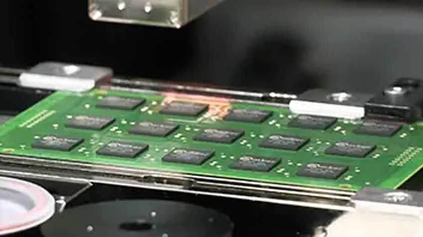 Apply-epoxy-resin-to-the-bottom-of-the-PCB-board-for-underfill