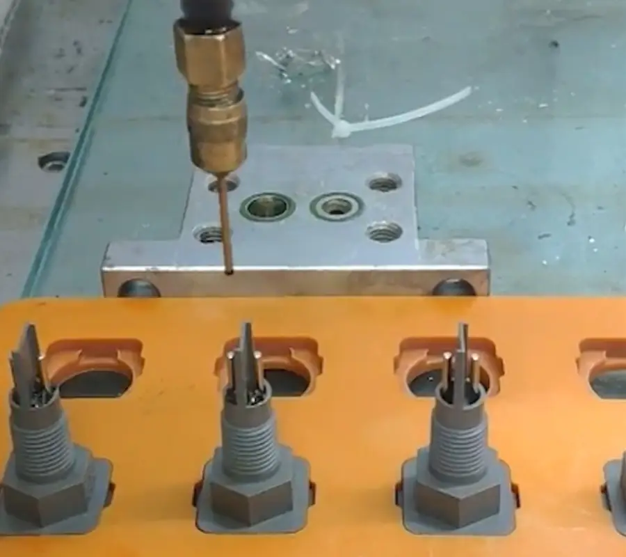 precise-adhesive-coating-of-sealing-resin-on-connectors